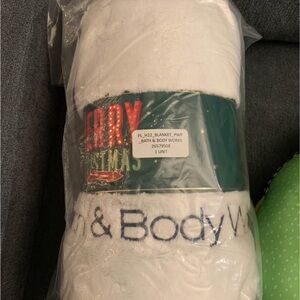 Bath & Body Works Festive White Blanket